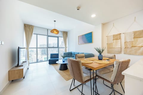 Apartment, Balcony | Living area