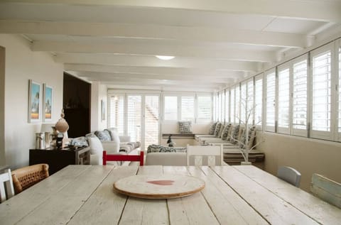 House, 5 Bedrooms, Balcony | Dining