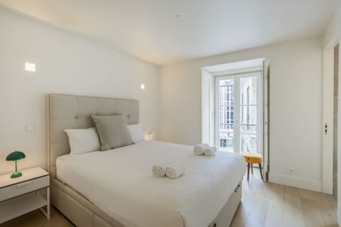 2 bedrooms, bed sheets