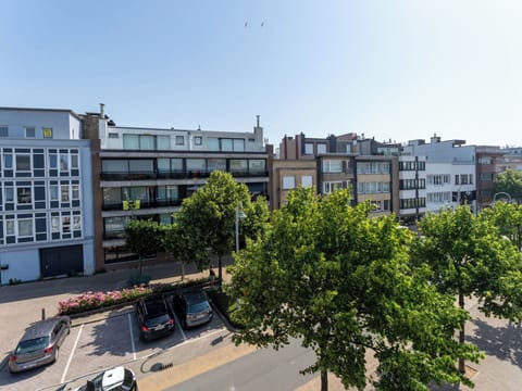 Building, Daytime, Window, Apartment, City, Urban Area, Residential Area, Neighbourhood, Town, Facade