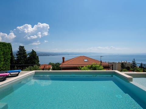 Residential Area, Apartment, Estate, Resort, Mansion, Balcony, Villa, Swimming Pool