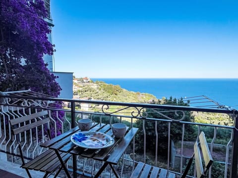 Residential Area, Apartment, Estate, Resort, Mansion, Balcony, Villa, Swimming Pool