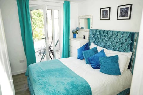 2 bedrooms, WiFi (free), bed sheets