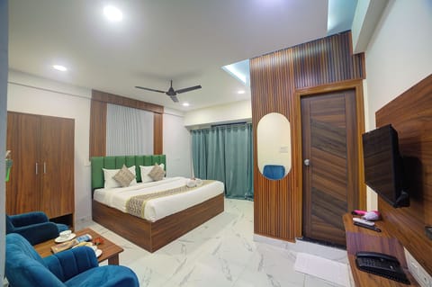 Deluxe Room | In-room safe, desk, laptop workspace, iron/ironing board (on request)