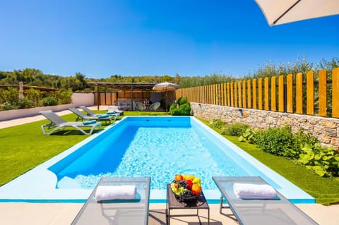 Private pool and terrace