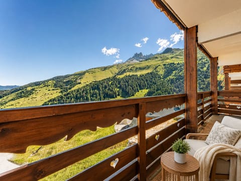 Comfort Apartment, Balcony, Mountain View | Property grounds
