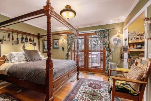 Iron/ironing board, WiFi (free)