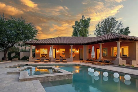 Pool & jacuzzi