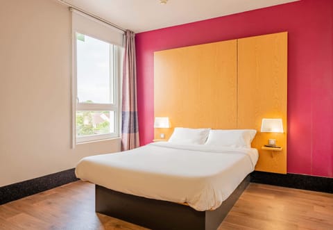 Double Room, Accessible, Non Smoking | Desk, blackout drapes, soundproofing, free WiFi