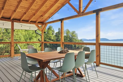Outdoor dining area for 8 