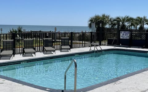 Pool (Outdoor)