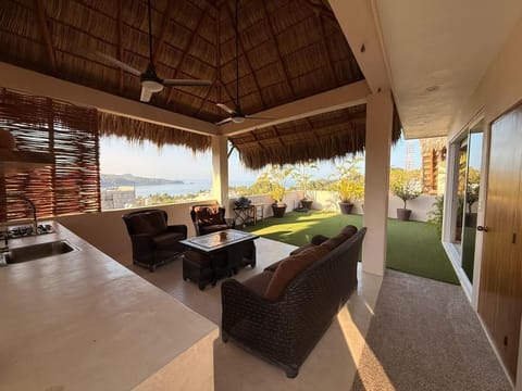 Panoramic Loft, 1 Bedroom, Pets Allowed, Sea View | Living area
