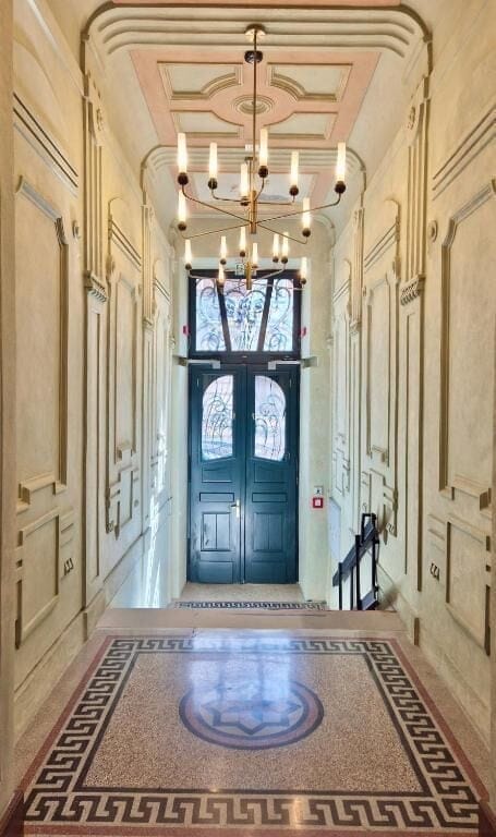 Classic Apartment, City View | Interior