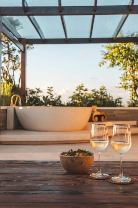 Family Room, Balcony, Sea View | Property grounds