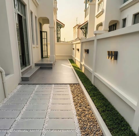 Luxury Villa, City View | Exterior detail