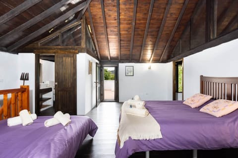 House | 5 bedrooms, high-speed internet