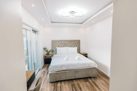 Iron/ironing board, WiFi (free)