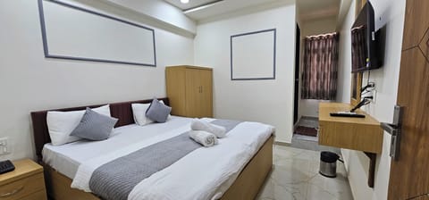Deluxe Double Room, City View | In-room safe, desk, laptop workspace, WiFi (free)