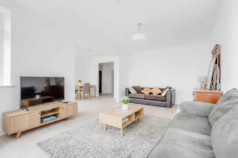 Apartment, 4 Bedrooms, Accessible | Living room
