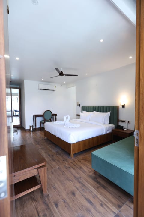 In-room safe, desk, laptop workspace, WiFi (free)