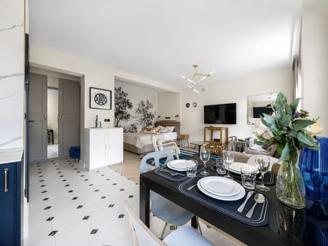 Studio for 4 Persons Near Old Town | Book Now with RENTUJEMY.COM