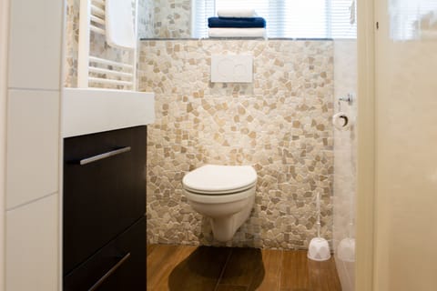 Deluxe Double Room, 1 King Bed | Bathroom | Shower, designer toiletries, hair dryer, towels