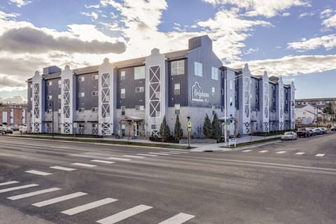 Full exterior of property 