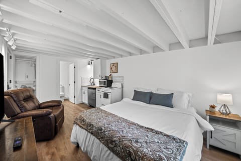 Apartment, 1 Queen Bed, Kitchen, Garden View (1BD (Plumb Line Coffee)) | 1 bedroom, individually decorated, individually furnished