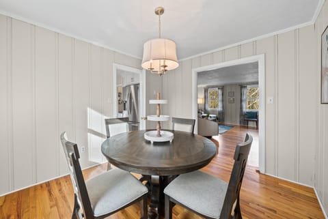 House, Multiple Beds, Garden View (Nana's Nook (400 Hickory Grove Blvd)) | Dining