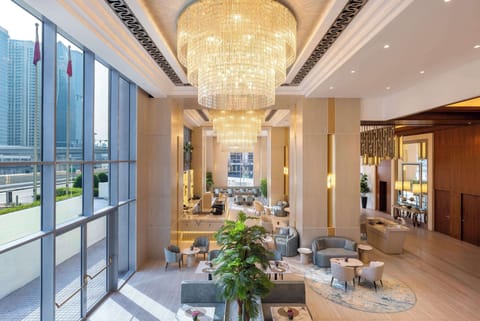 4 restaurants; breakfast, lunch, dinner, and brunch served