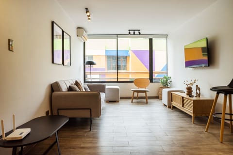 Apartment, Balcony | Living area
