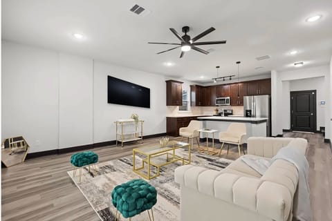 Bright and spacious living room with Smart TV, perfect for relaxing after a busy