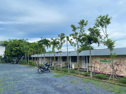 Basic Single Room | Property grounds