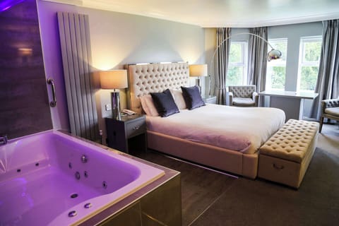 In-room safe, desk, iron/ironing board, free WiFi