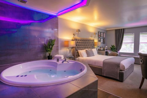 In-room safe, desk, iron/ironing board, free WiFi