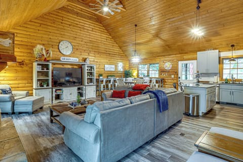 Osage Beach Vacation Rental | 4BR | 3BA | 2,000 Sq Ft