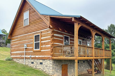 Meadows of Dan Vacation Rental | 2BR | 1BA | 975 Sq Ft | Stairs Required