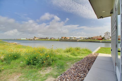 Corpus Christi Vacation Rental | 3BR | 2.5BA | 1,372 Sq Ft