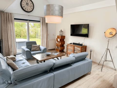Vacation Home Villa Relax Ooghduyne with Smart TV and Sound System in the Living Room