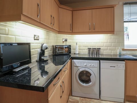 Dishwasher, cookware/dishes/utensils