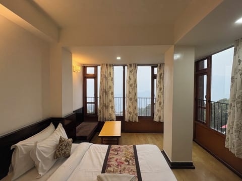 Club Double Room, Hill View | Desk, WiFi (free)
