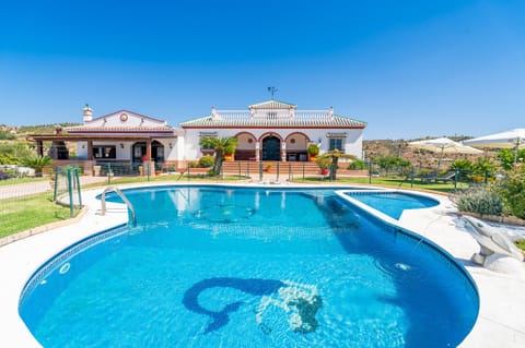 Rural house with pool in Guaro