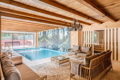 House | 8 bedrooms