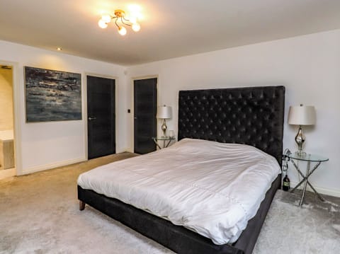4 bedrooms, WiFi (free), individually decorated, individually furnished