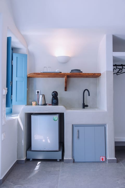 Classic Studio, 1 Queen Bed, Private Bathroom | Interior