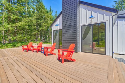 Open-Air Retreat – A great spot to relax, read, or enjoy the outdoors.