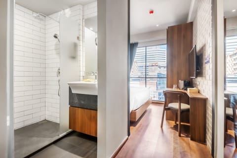 Double Room | In-room safe, blackout drapes, iron/ironing board, free WiFi