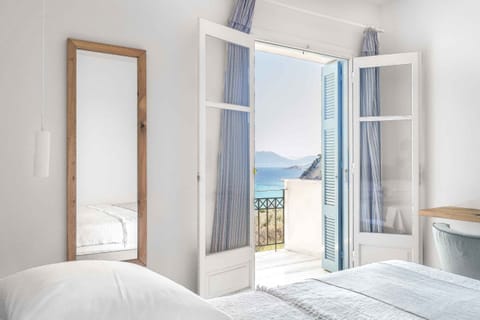 Double Room, Sea View | Minibar, in-room safe, iron/ironing board, free WiFi