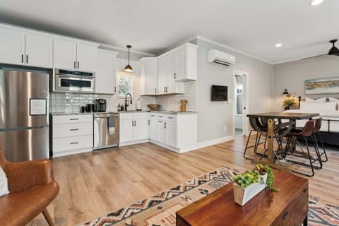 Studio, 1 King Bed with Sofa bed, City View (Loft Haven) | Private kitchen
