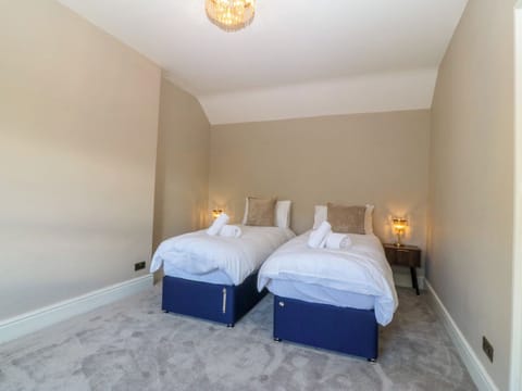 5 bedrooms, WiFi (free), individually decorated, individually furnished